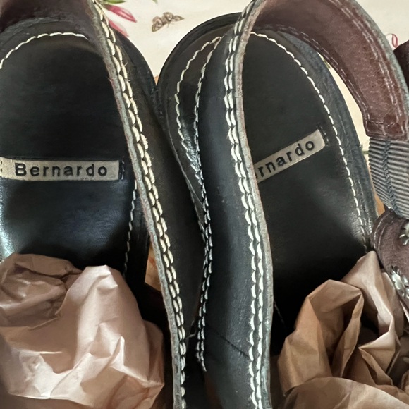Ladies Bernardo Leather Sandals - Picture 12 of 13